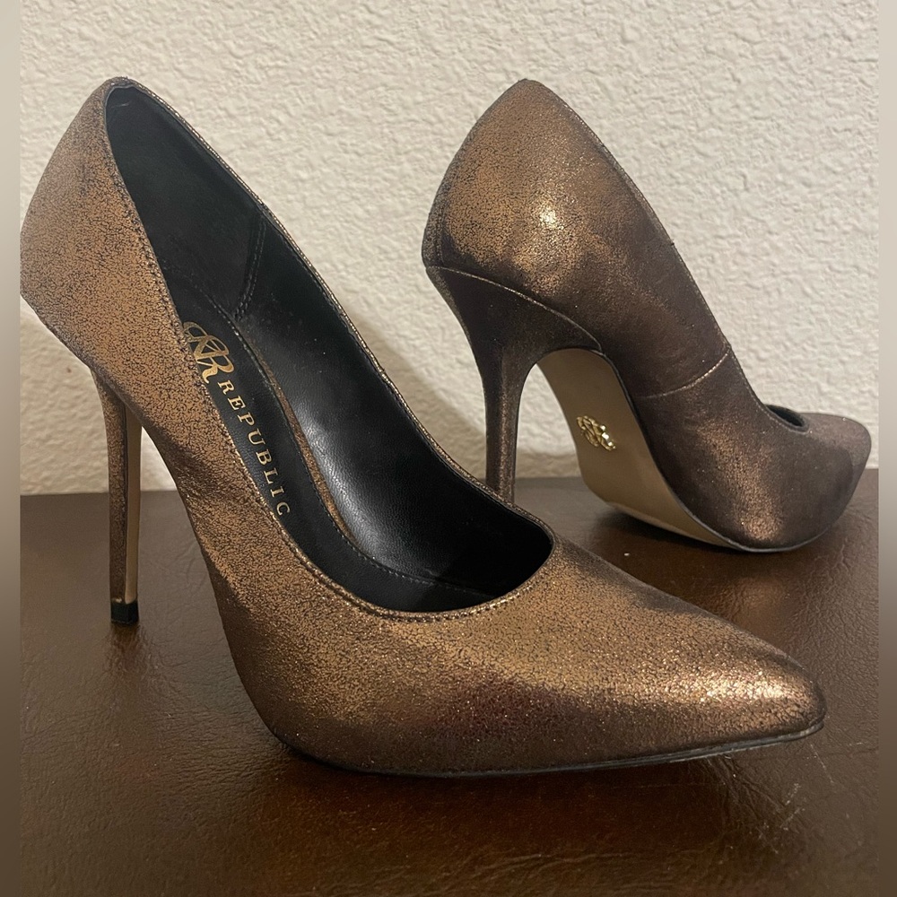 Rock & Republic Bronze Heels